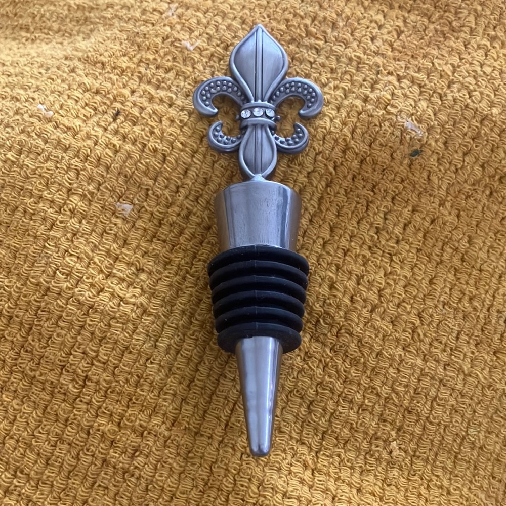 Silver tone Fleur-de-Lis Wine Stopper